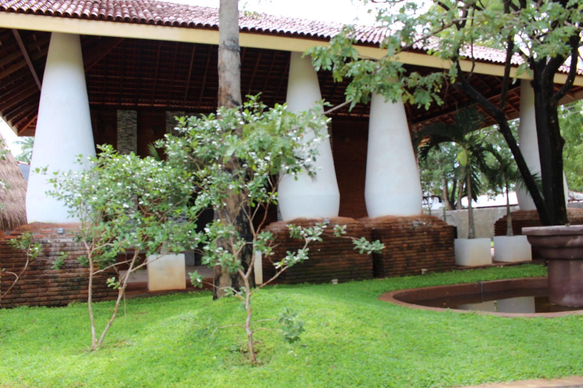 Avasta Resort And Spa Anurâdhapura Extérieur photo